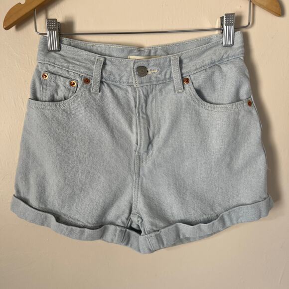 Levi's Women's A-Line Mom Denim Jean Shorts Light Blue Size 24 - Picture 1 of 7